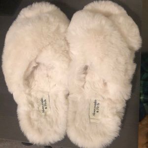 NWOT Abercrombie and Fitch slippers